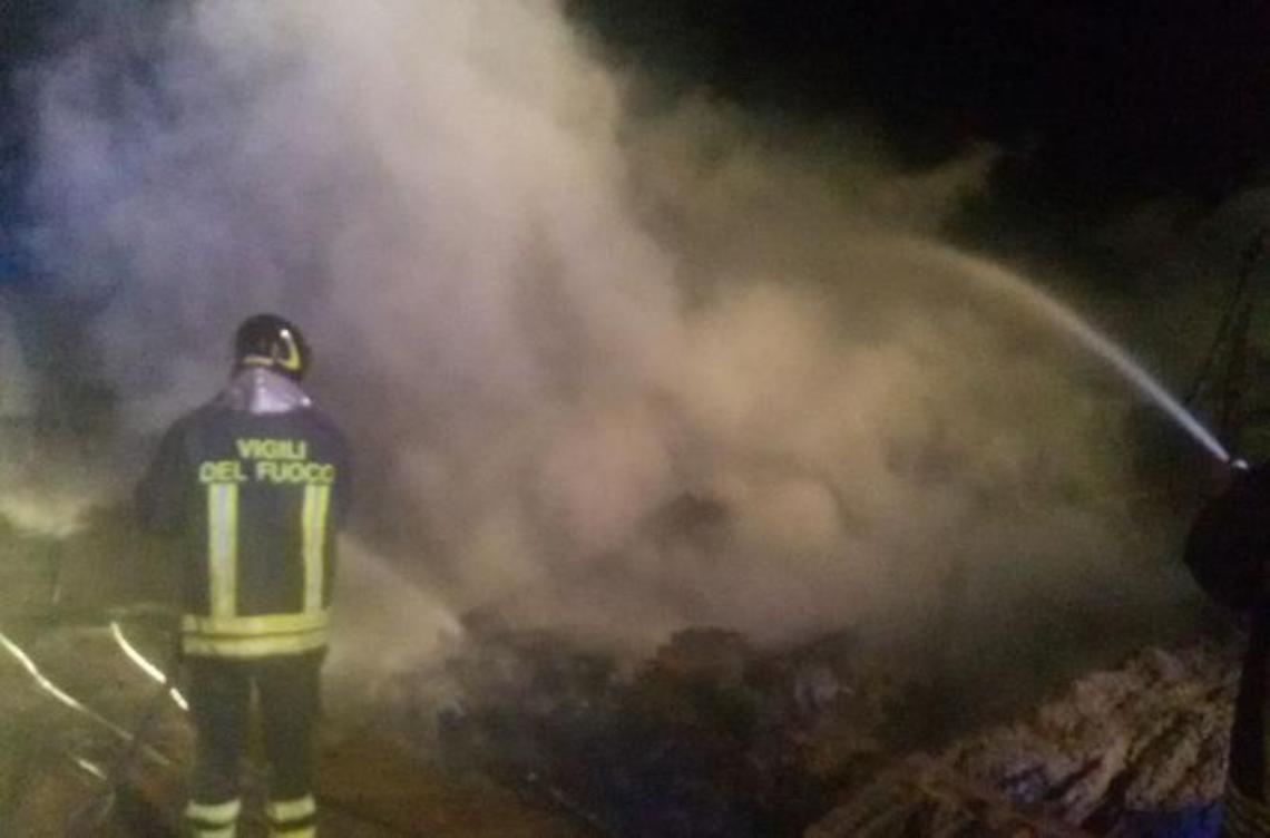 Incendio alla Cometal di Ferentino. Fiamme nella notte, danni ingenti