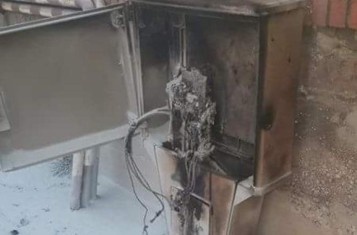Incendio davanti la chiesa, a fuoco cassetta Enel: fuga dei fedeli impauriti