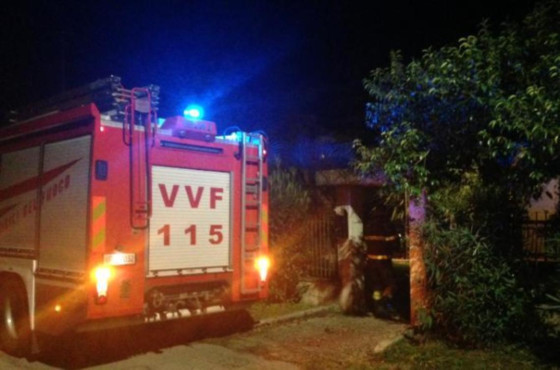 Va in fiamme una canna fumaria in via Marzi: intervengono i vigili del fuoco