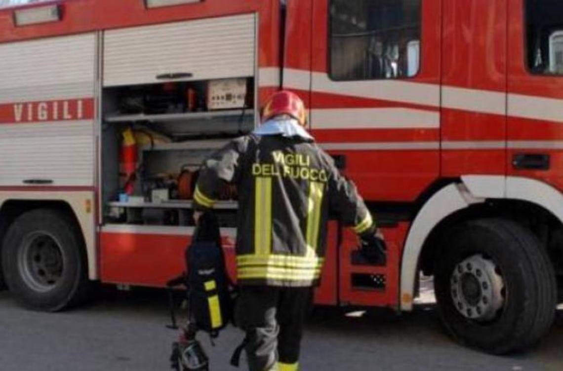 Paura all'alba nel capoluogo per un sospetto pacco bomba