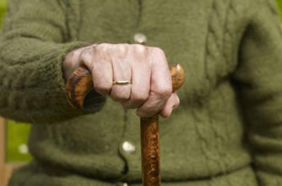 Donna 91enne muore a causa di un gioco erotico: arrestato il vicino