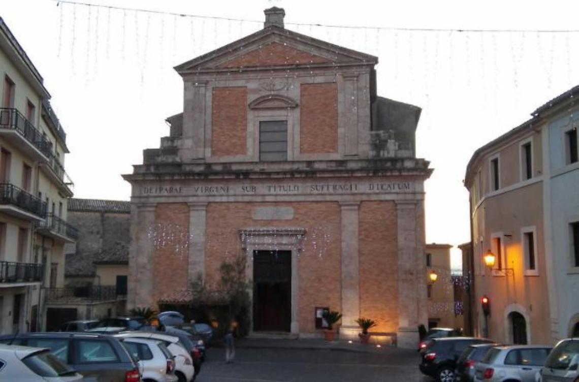 Foglietti della liturgia rubati dentro la chiesa della Collegiata