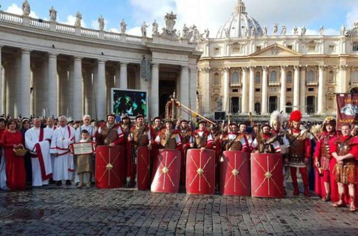 La Legio I Aletrensis incanta la platea di Piazza San Pietro