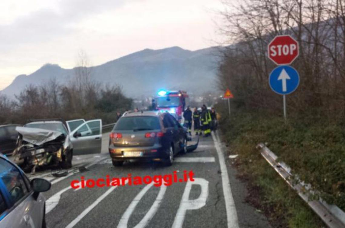 Incidente fra tre auto, anziano elitrasportato a Roma: è grave