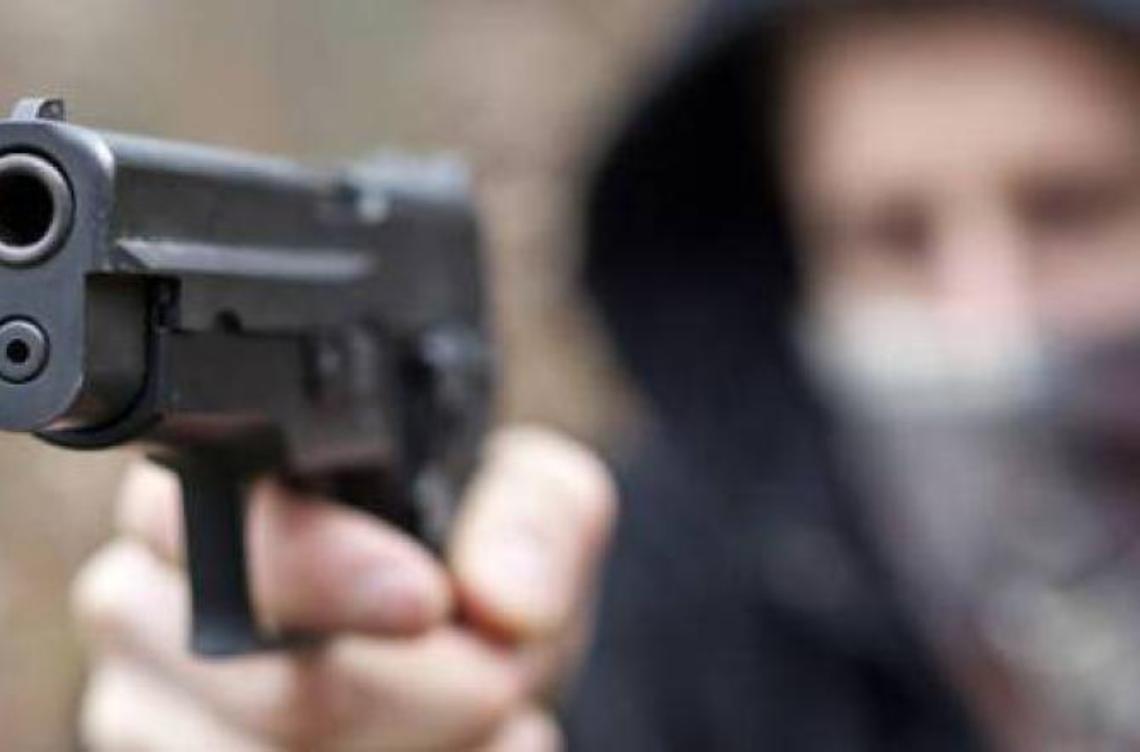 Rapina a mano armata in un'agenzia funebre: in azione tre banditi