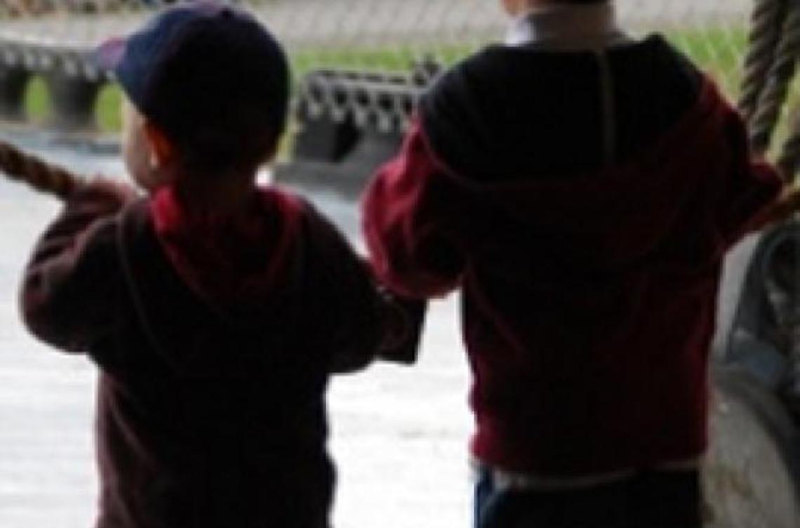 Aspetta una casa da anni ed è costretta a vivere lontana dai figli