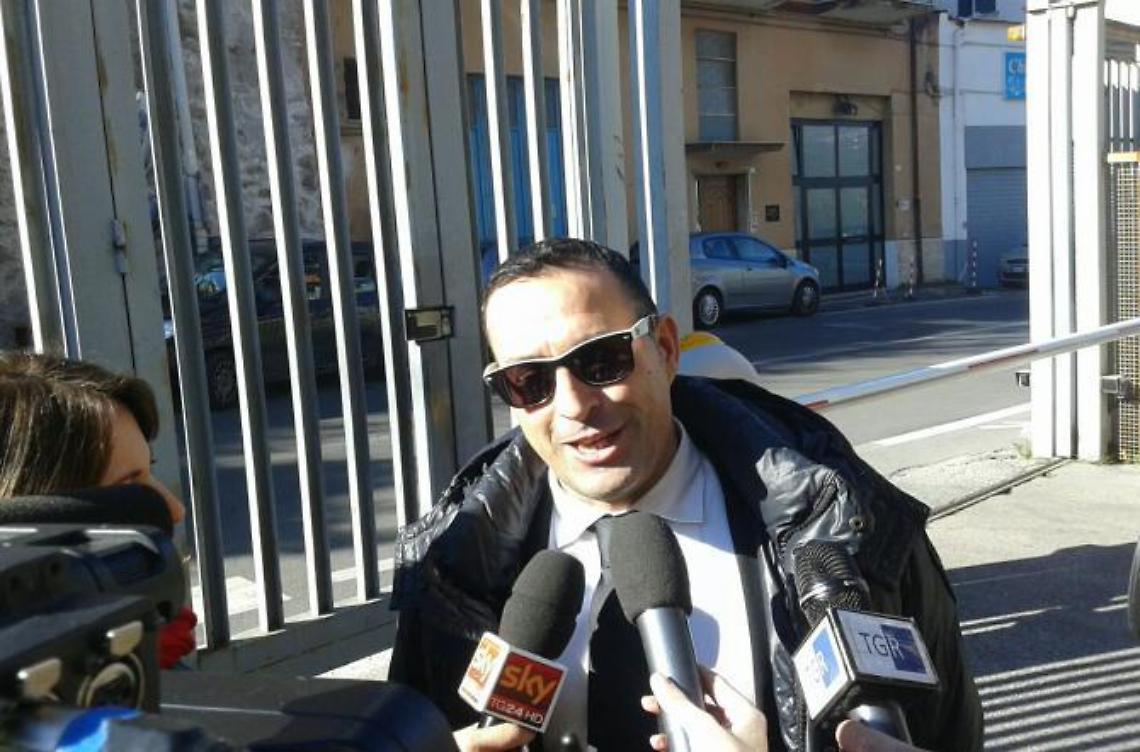 Provoca terrore a Roma Termini con un "fucile". L'avvocato: solo un colossale equivoco