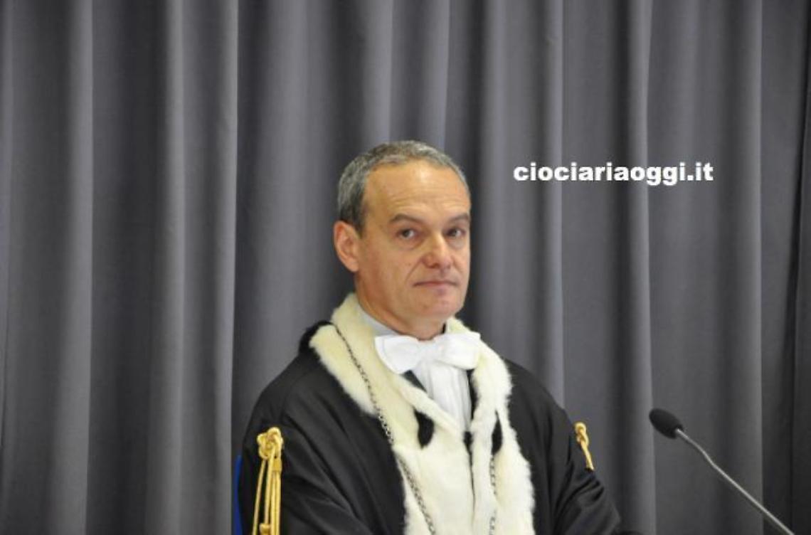 Taglio del nastro, taglio col passato