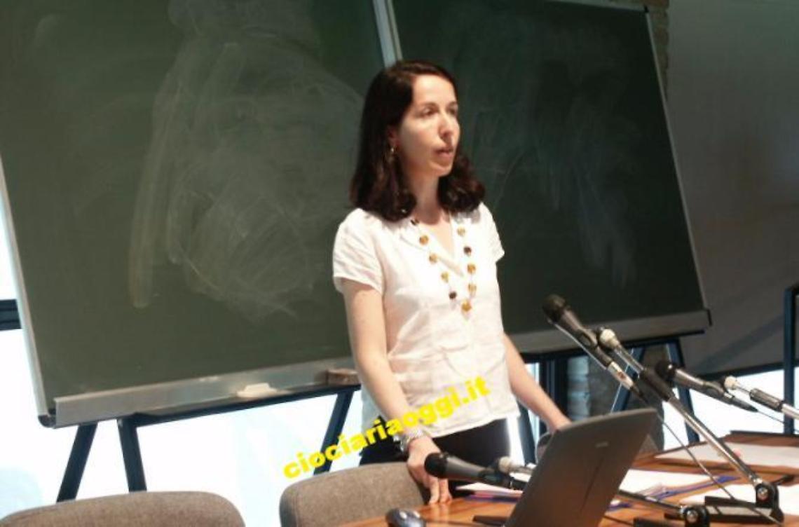 La cassinate Alessandra Buonanno  dimostra la teoria delle onde gravitazionali