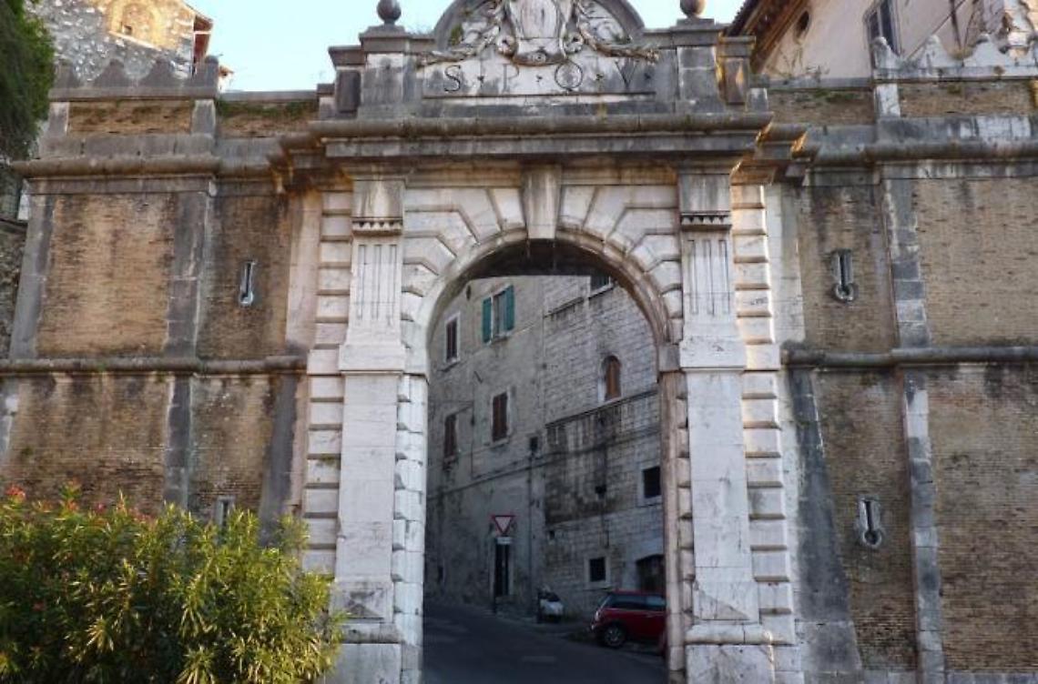 Con una figlia e senza lavoro, lotta per evitare anche lo sfratto