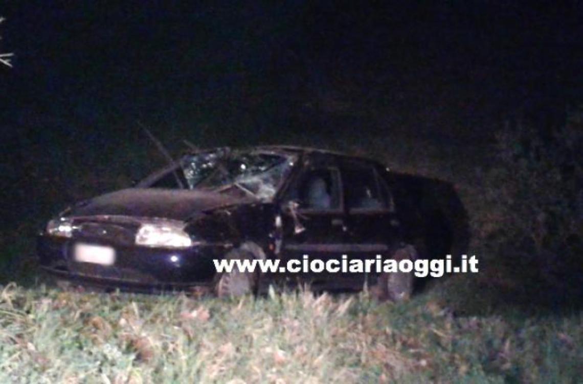 Va a prendere l'auto, non la trova e pensa a un furto. Ma era finita nella scarpata