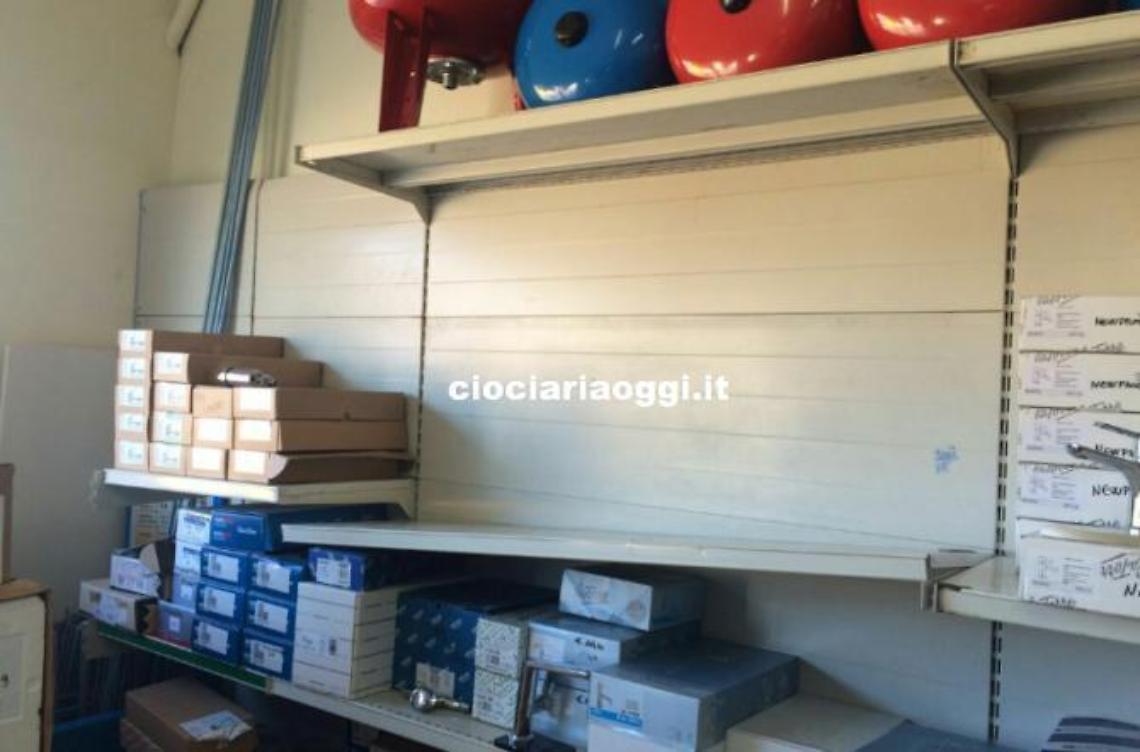 Maxi-furto al magazzino edile Carval, bottino enorme