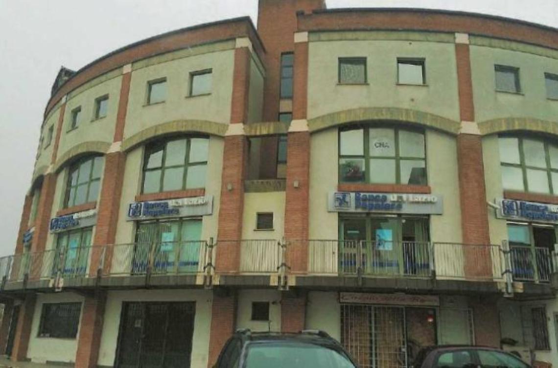 Rapinano la banca armati di taglierino e rinchiudono i dipendenti in uno stanzino