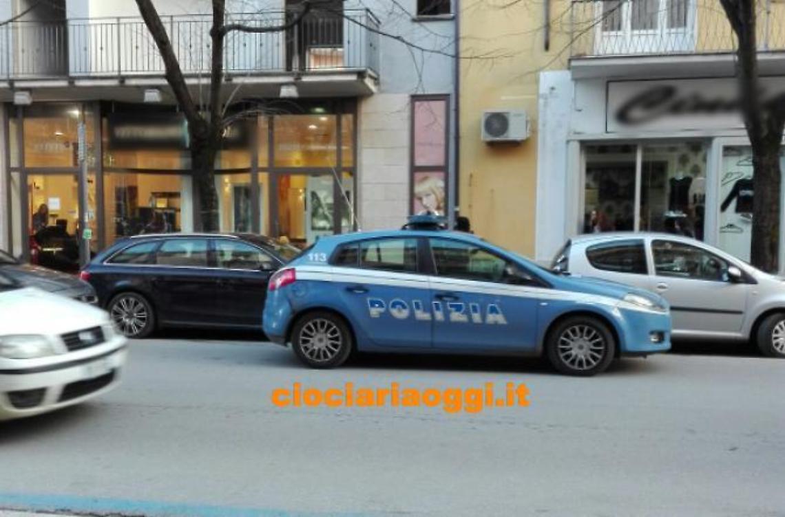 Furto in centro. Coppia nei guai dopo aver trafugato l'affitto di un negozio