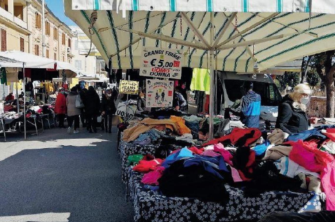 Sora Covid, domani il mercato si fa: ma soltanto... a metà
