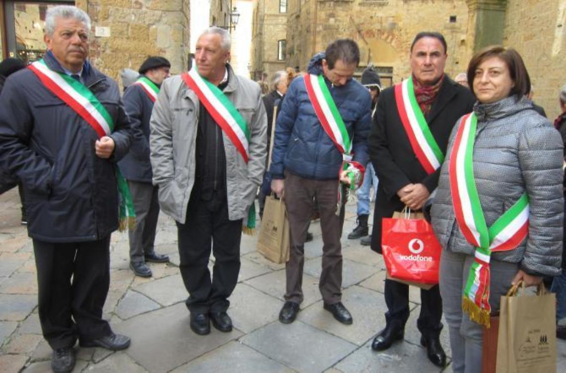 Sindaci a Volterra per dire no alla fusione tra i piccoli comuni<br>