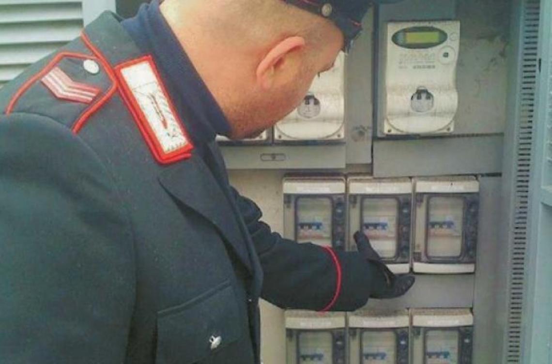 Entra in casa del vicino e gli ruba la corrente: 37enne marocchino nei guai