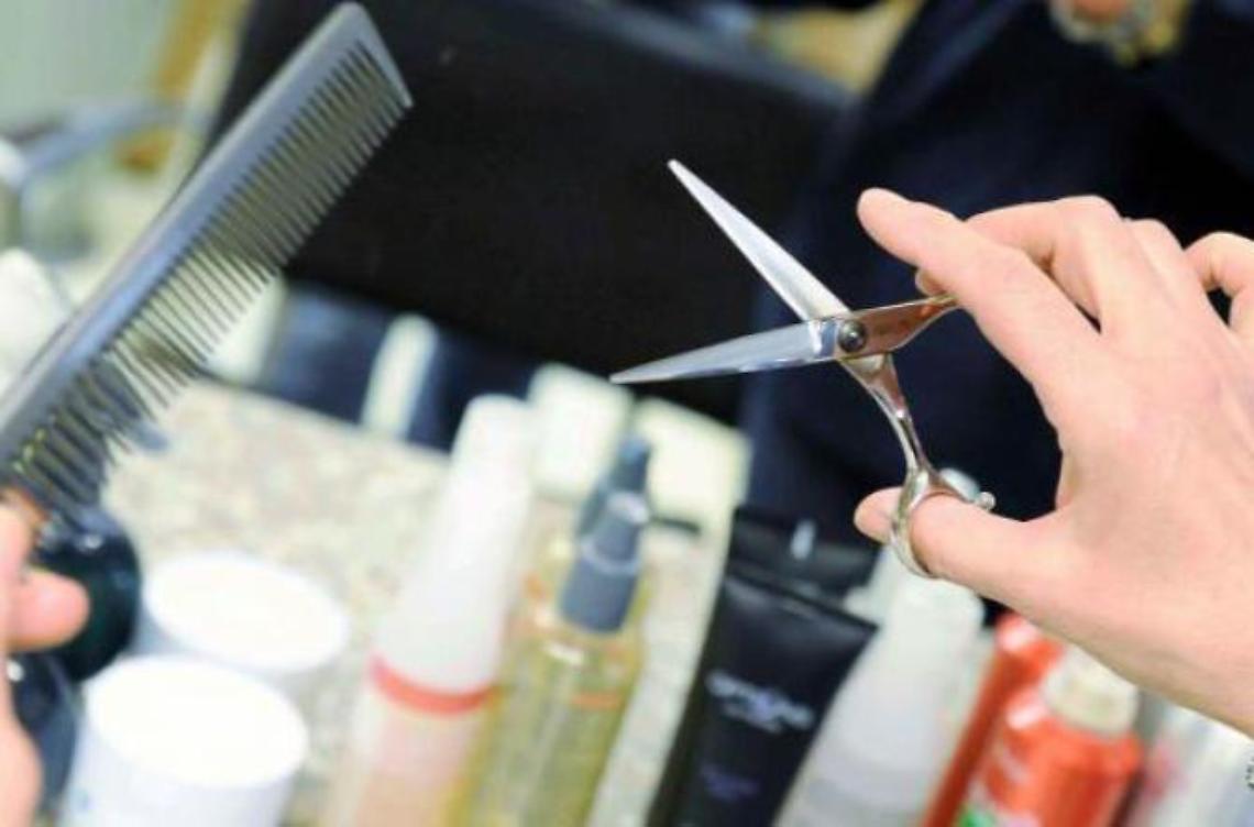 Malore improvviso nel negozio del barbiere: muore un settantaduenne