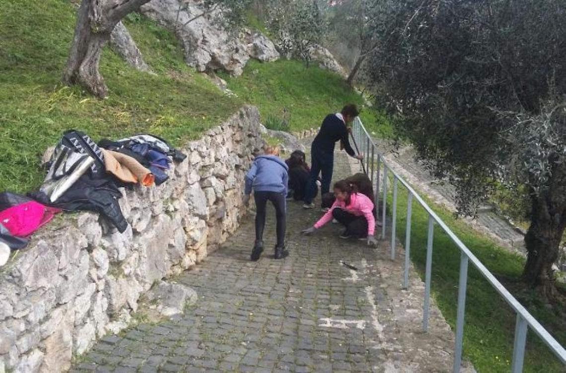 Adotta un monumento: gli studenti  ripuliscono il testamento di Aulo Quintilio Prisco