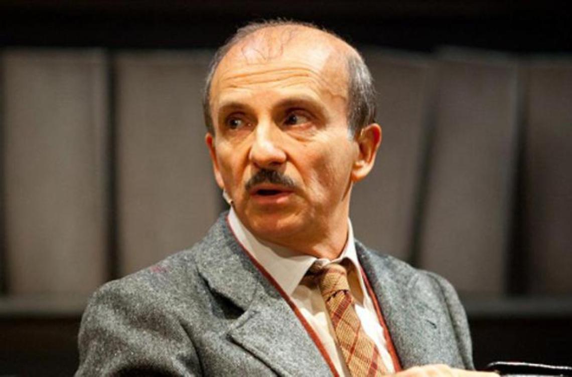 Carlo Buccirosso e la sua “famiglia quasi perfetta”: dialogo tra cinema e teatro.