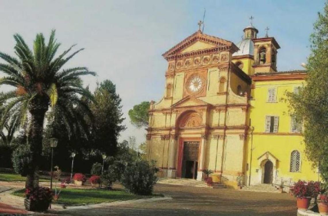 Furto sacrilego in chiesa: doppio sfregio, prima rubano oggetti sacri poi li buttano