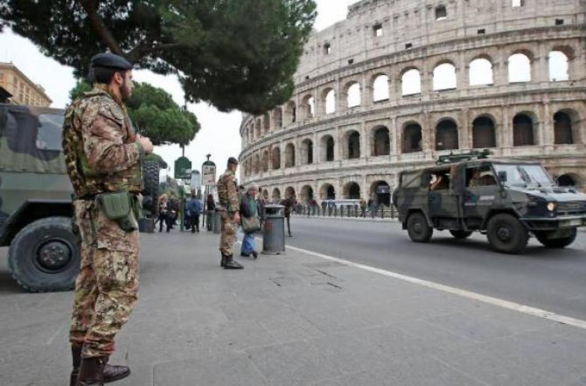 Terrorismo, Roma blindata a Pasqua: la gente teme i mezzi pubblici. Esercito in strada