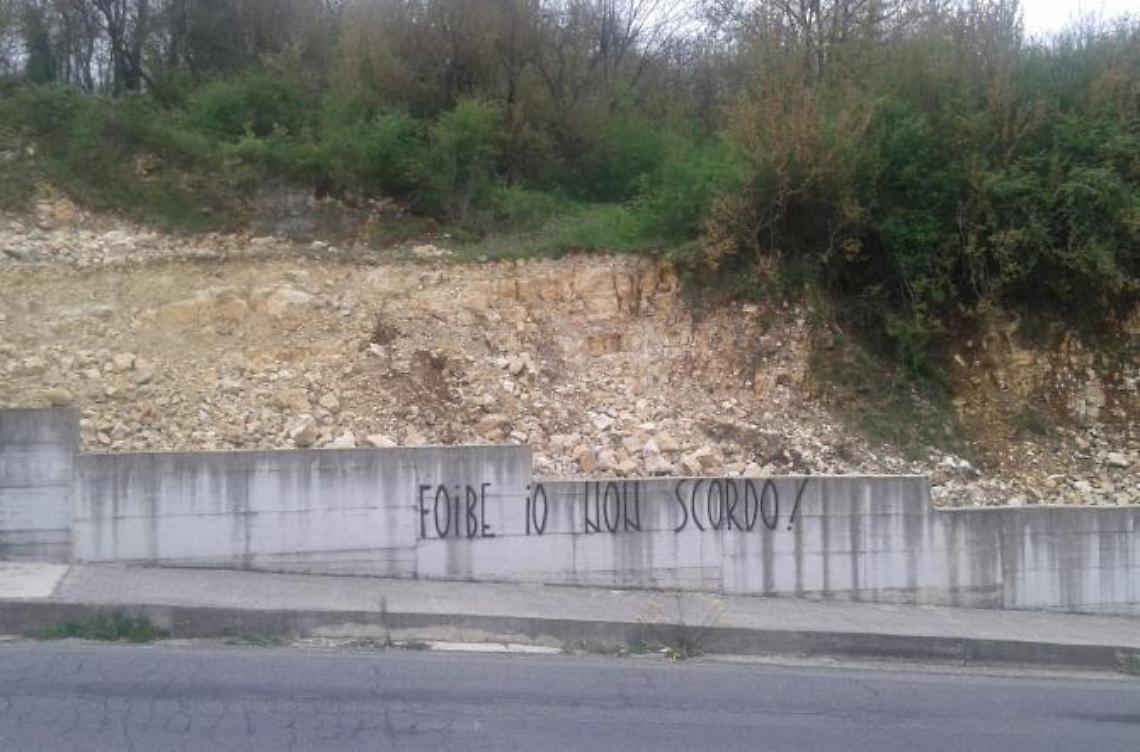 Scontro al vetriolo sul caso delle Foibe tra scritte sui muri e anatemi