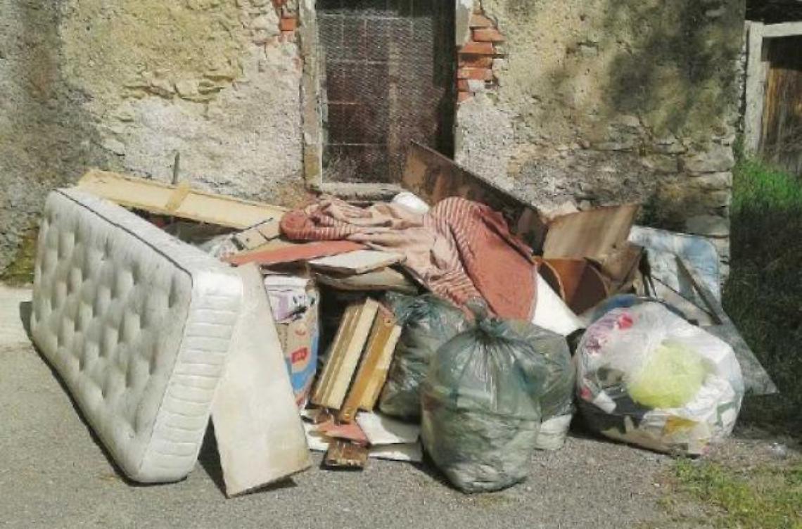 Malata e disoccupata, vive nel degrado con tre bocche da sfamare