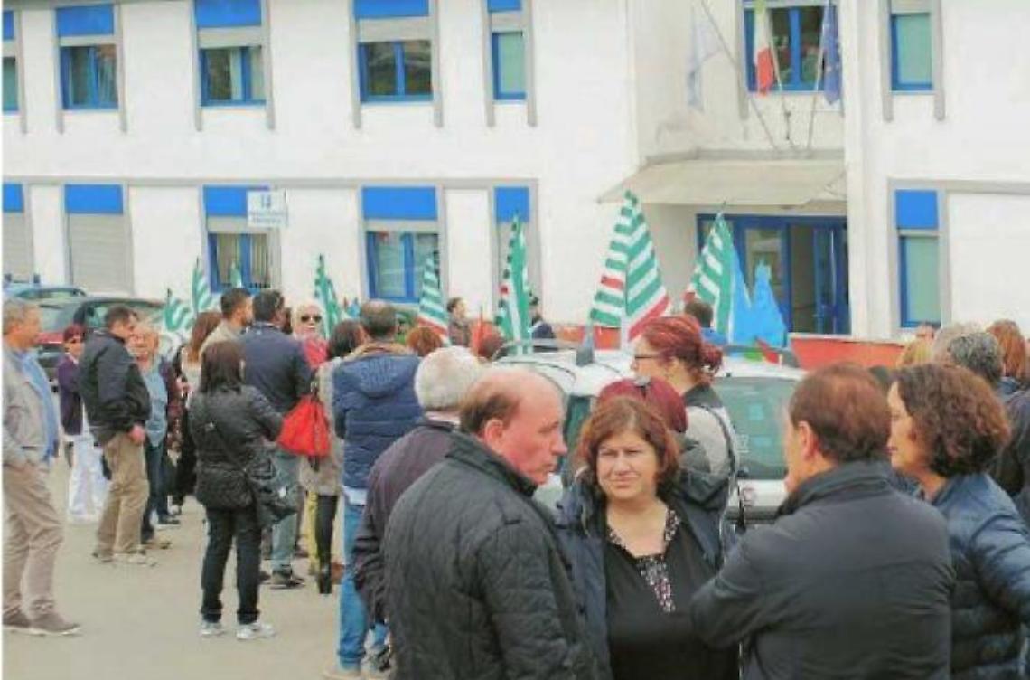 La sanità scoppia, è rivolta