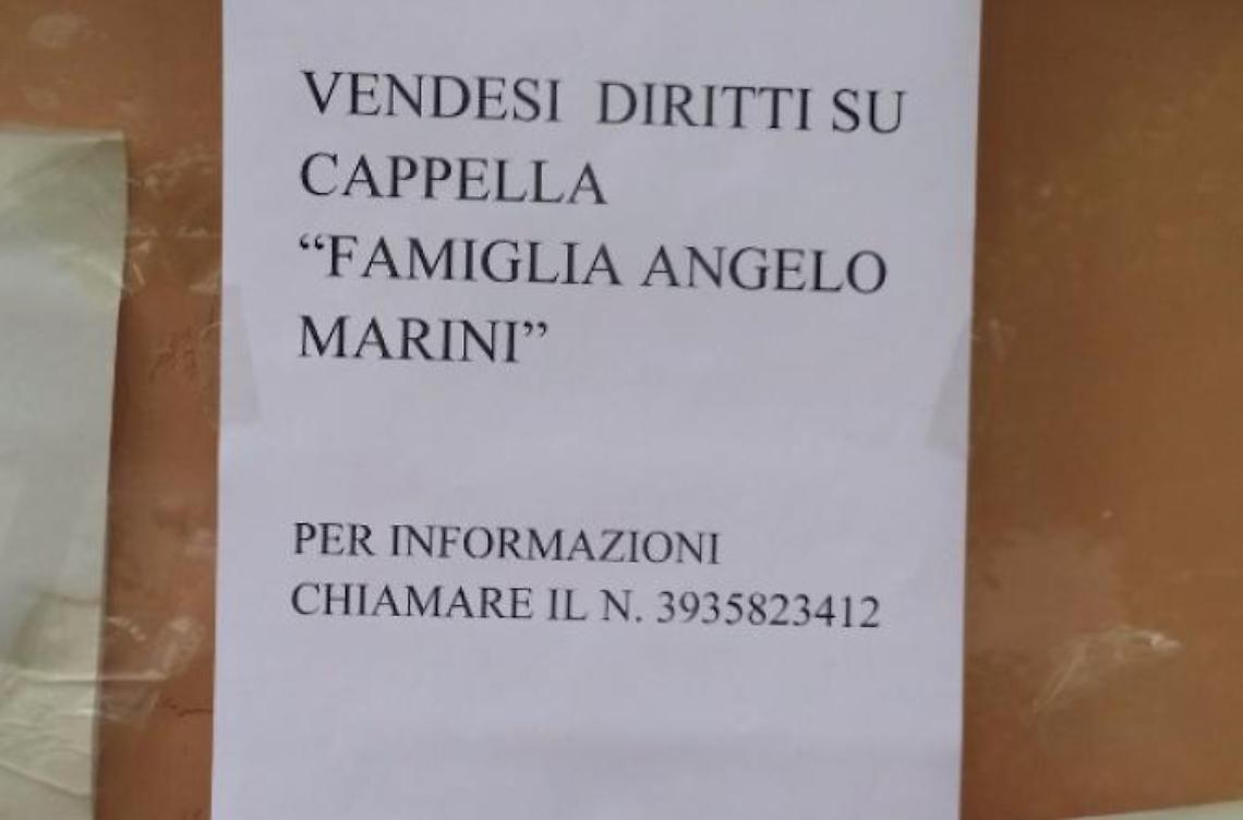 Mette in vendita il loculo della cappella di famiglia