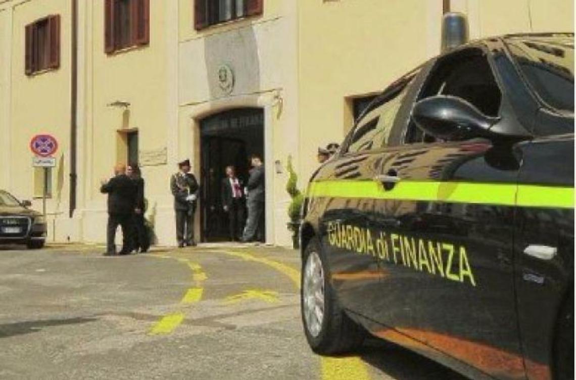 Dipendenti assunti da un'altra società: evaso un milione di euro. Coniugi denunciati