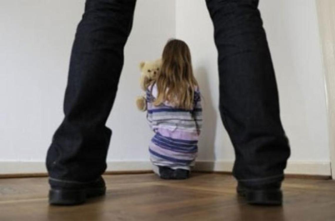 Abusò sessualmente di una bambina di 11 anni: ordine di carcerzione per un 48enne