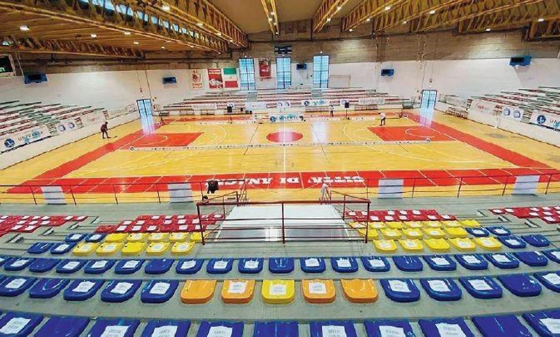 Anagni, lavori al "Tiziano Ciotti": il palasport adesso "brilla"