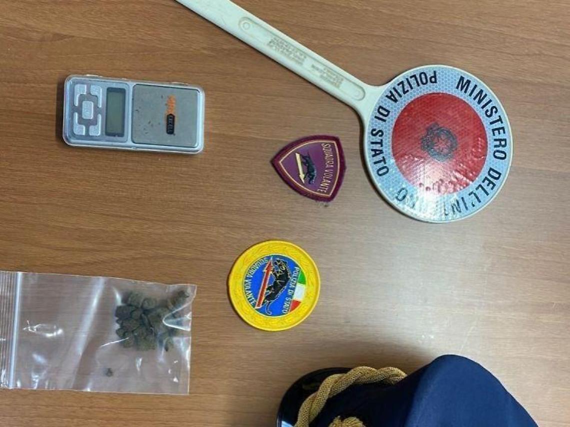 Spaccio ai giardinetti della stazione: pusher minorenne incastrato dal fiuto di "Isco"
