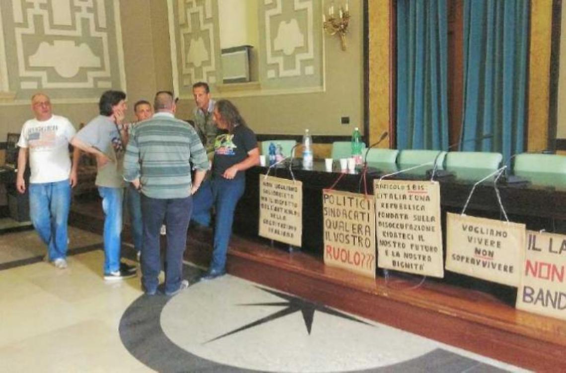 “Vertenza” occupa la Provincia