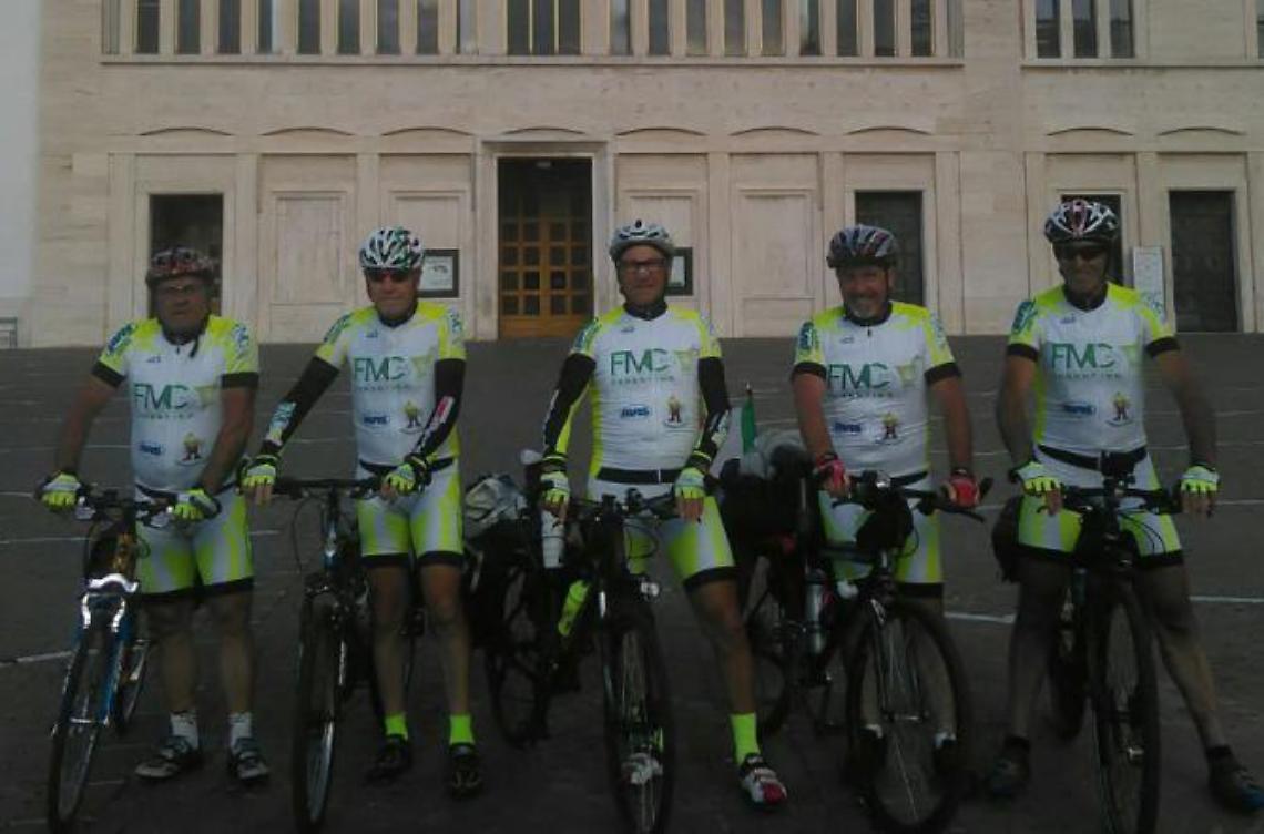 Ciclisti in pellegrinaggio da Ferentino a San Pio, scalando Monte Sant'Angelo