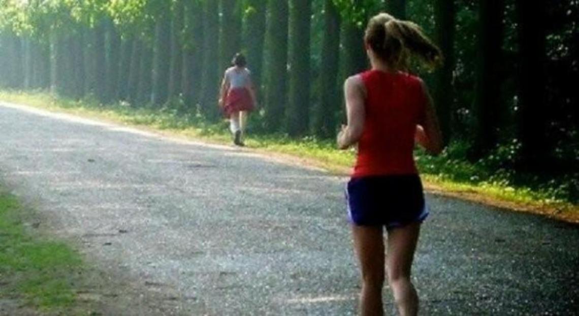 Aggredita e violentata in un parco mentre faceva jogging: il dramma di una 22enne