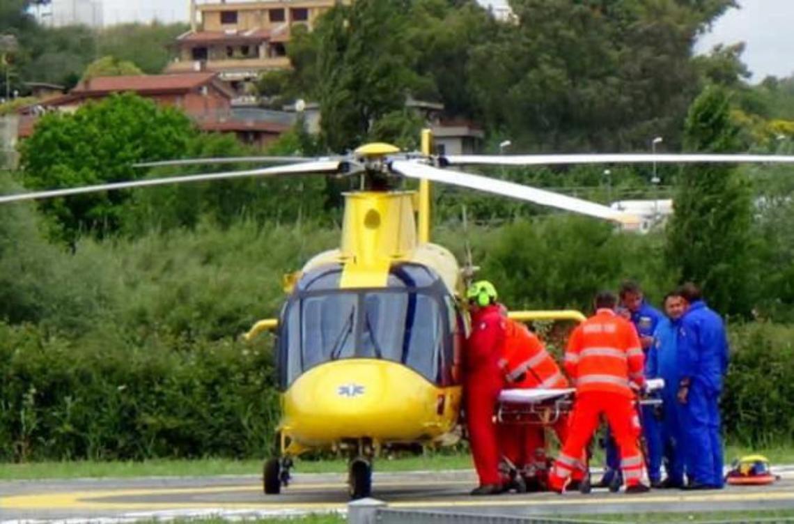 Incidente sul lavoro: operaio colpito da scarica elettrica in via Badia