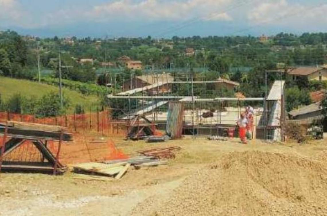 Una scarica micidiale: l'operaio folgorato rischia l'amputazione