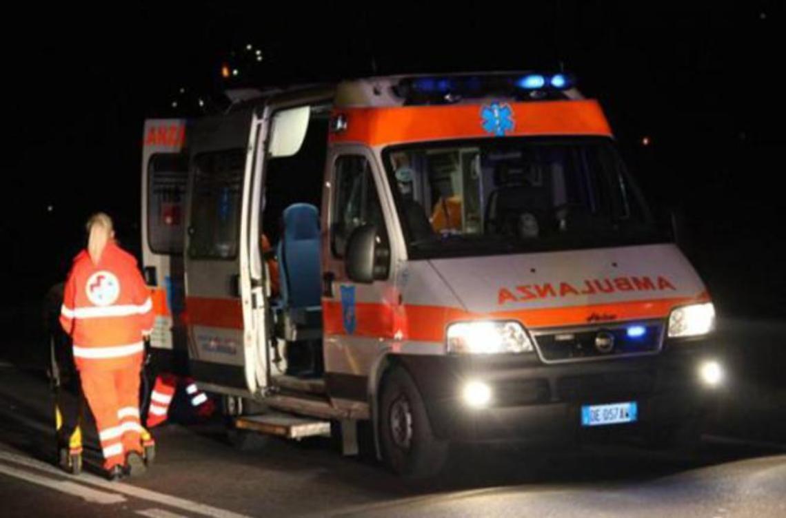 Investito nella notte da un'auto: 16enne muore falciato sull'asfalto 