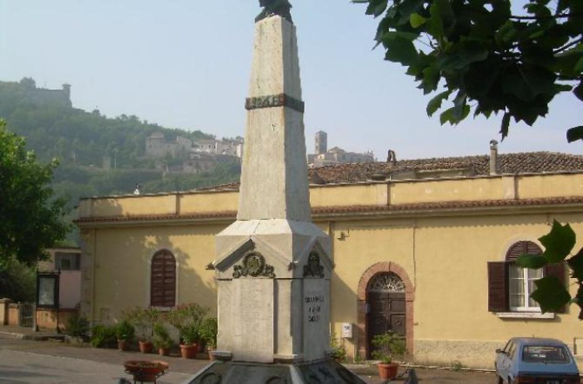 Oltraggiato il monumento storico: secondo atto vandalico in due giorni
