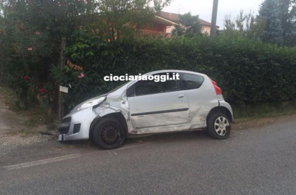 Incidente in via Morolense: due ragazze trasportate in ospedale