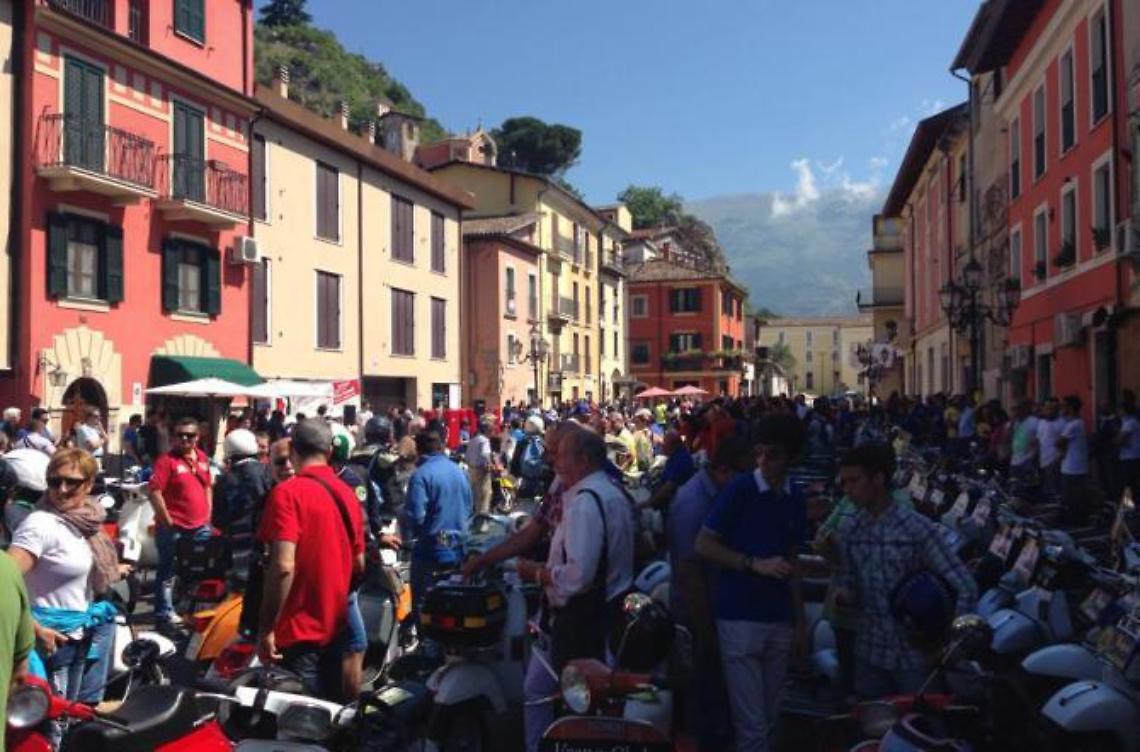 All'insegna della solidarietà il "Giro d'Italia in Vespa"