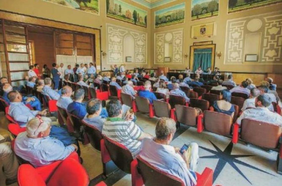 Un seduta dell'assemblea dei sindaci