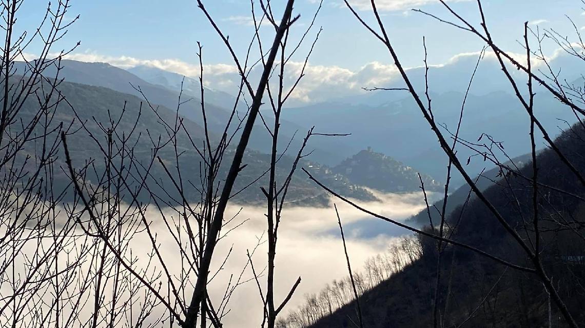 La natura regala un panorama inusuale: lo scatto fa il giro del web