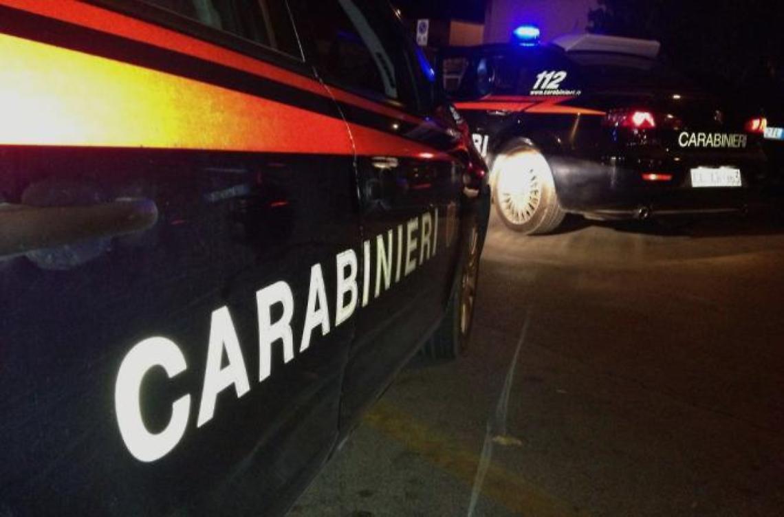 Banda svaligia un'abitazione, fermato un ladro dai carabinieri