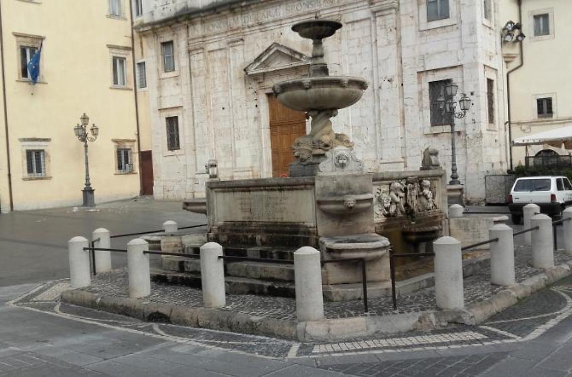 Fontana Pia, regna il degrado. Urgente il restauro