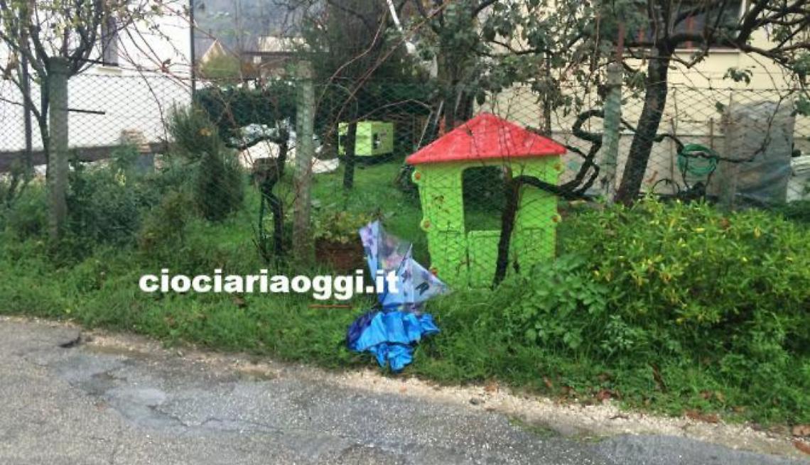 Trovato morto in strada: &egrave; mistero.  E su braccia e addome alcuni morsi di cane