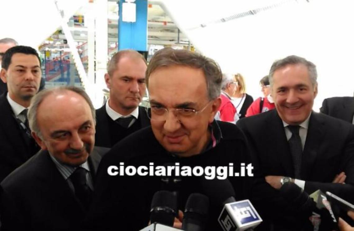 Babbo Marchionne regala lavoro, arrivano 1200 assunzioni. Sindacati presi d'assalto