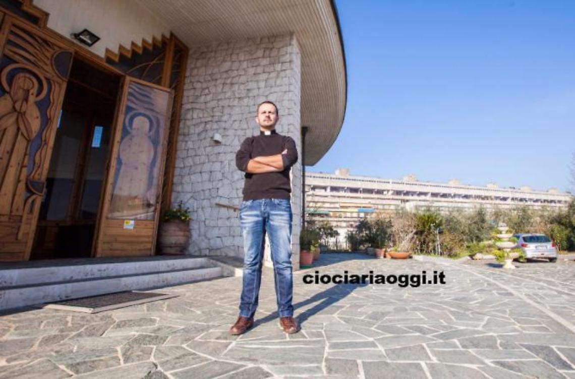 Casermone come Scampia. Parla don Dino, il prete di frontiera